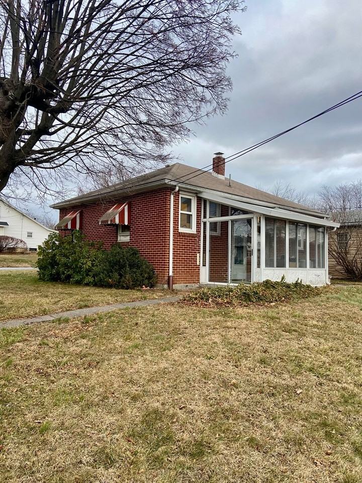 4701 Lancaster St - Photo 3 of 12