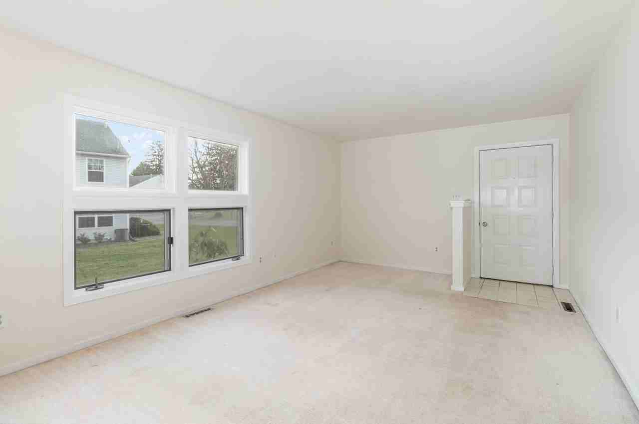 130 Fawn Rdg N - Photo 5 of 30