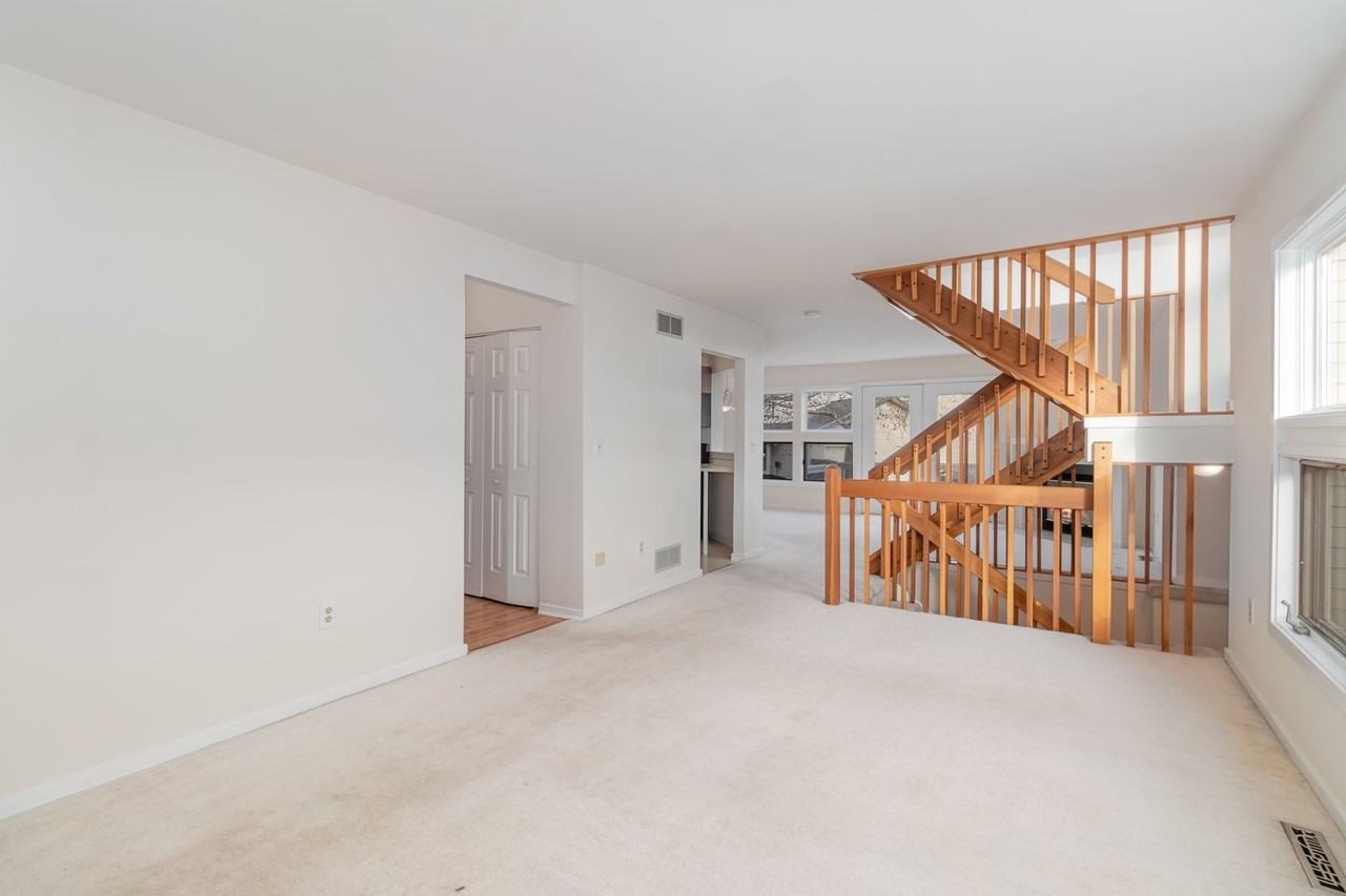 130 Fawn Rdg N - Photo 6 of 30