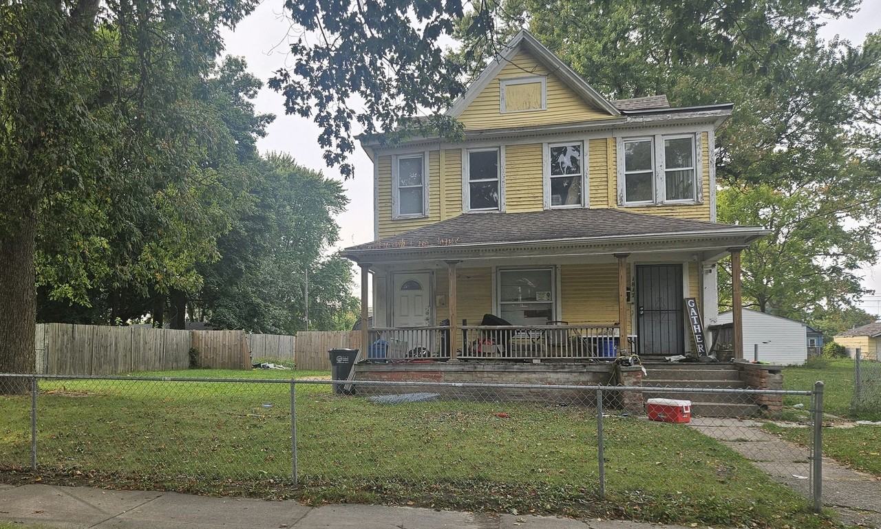 1817 N Superior St - Photo 2 of 12