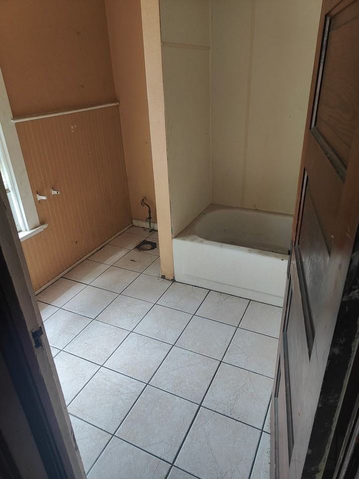 1817 N Superior St - Photo 5 of 12