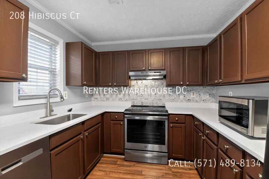 208 Hibiscus Ct - Photo 4 of 16