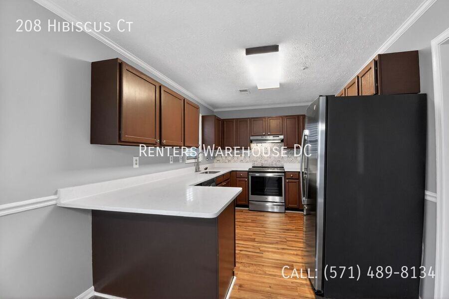 208 Hibiscus Ct - Photo 5 of 16