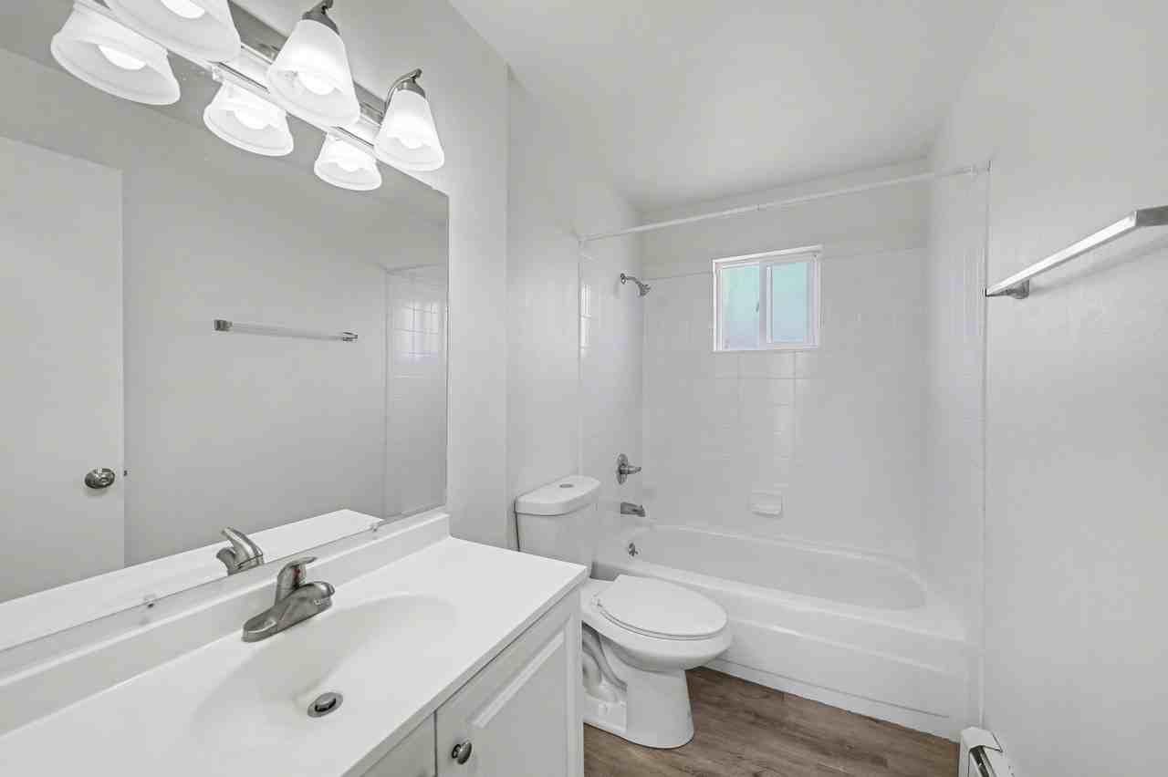 4270 Loomis Ave #D - Photo 6 of 7