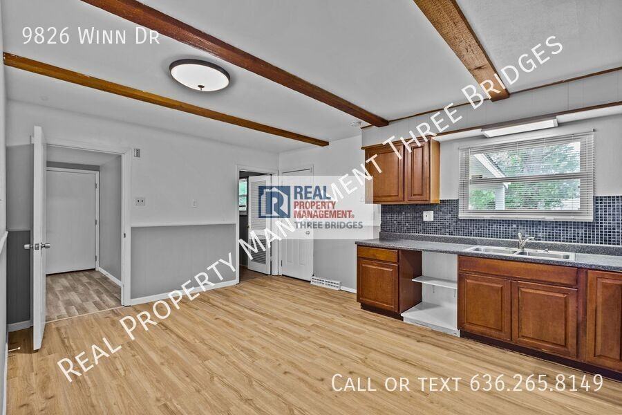 9826 Winn Dr - Photo 2 of 20