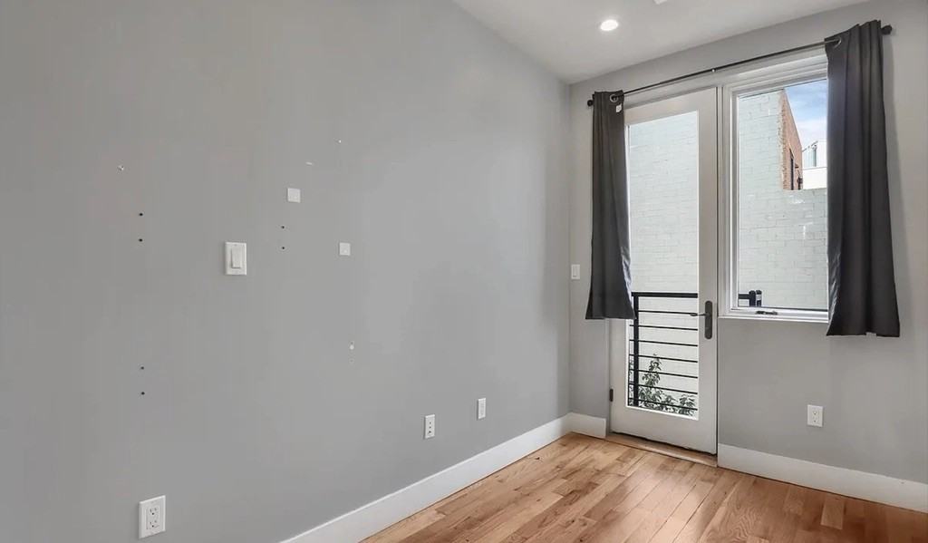 679 Grand St #3B - Photo 2 of 6