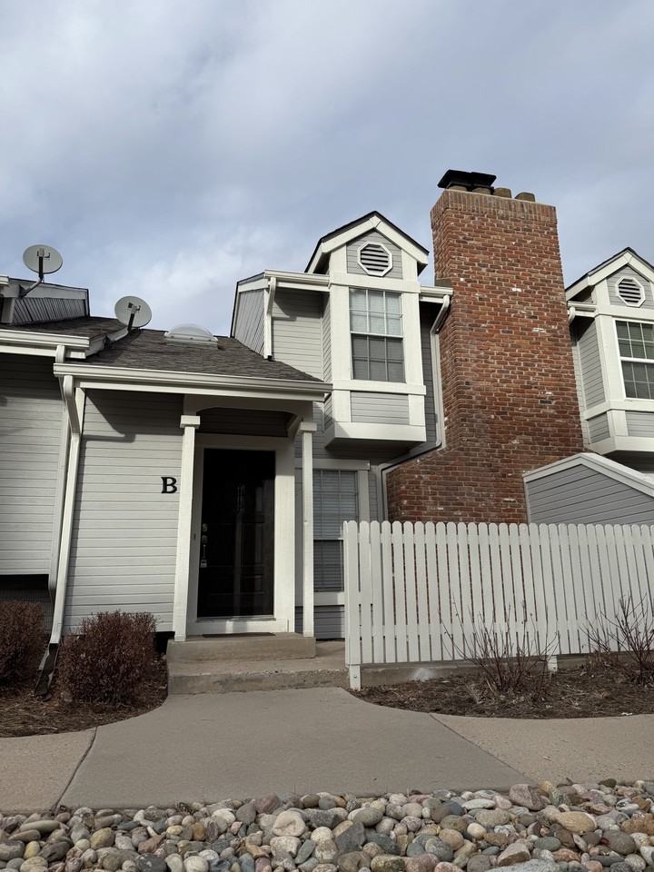 2811 W Long Dr #B - Photo 2 of 14