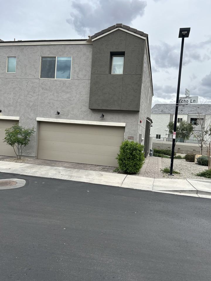 2273 W Echo Ln #2273 - Photo 3 of 16