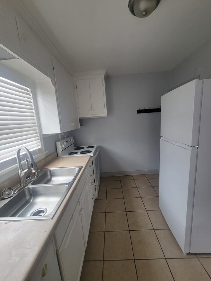 330 Lincoln Ave #1 - Photo 4 of 5