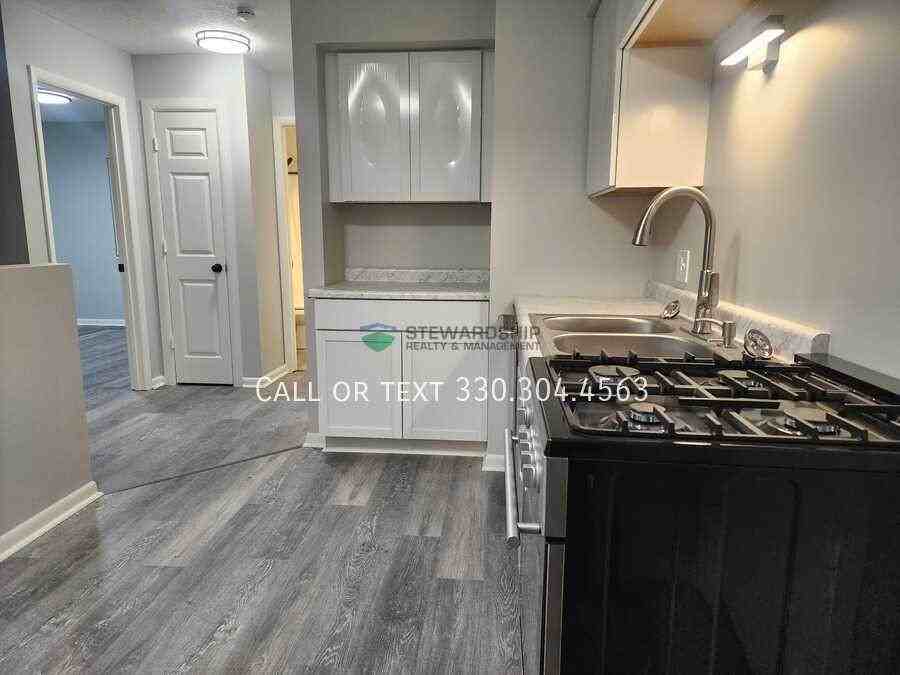 2561 Edwin Ave - Photo 3 of 19