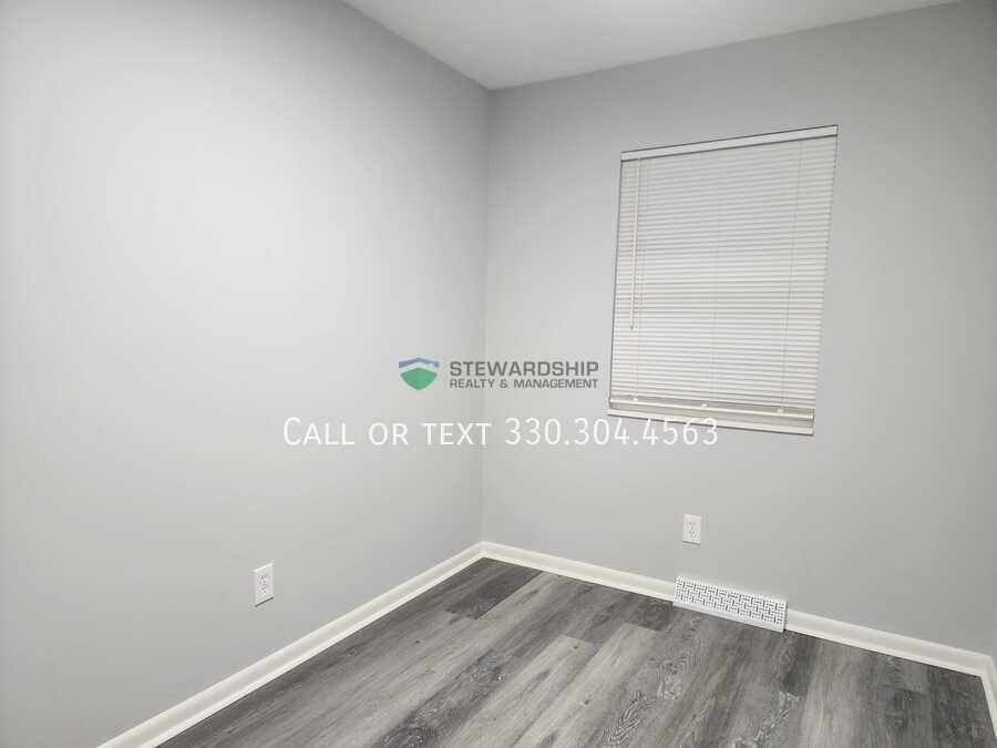 2561 Edwin Ave - Photo 4 of 19