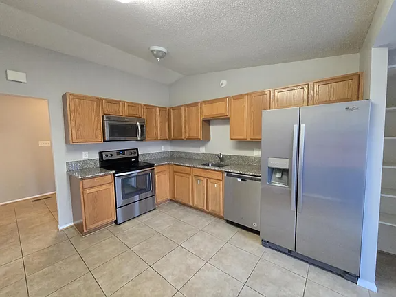 5170 Phantom Ct - Photo 6 of 20