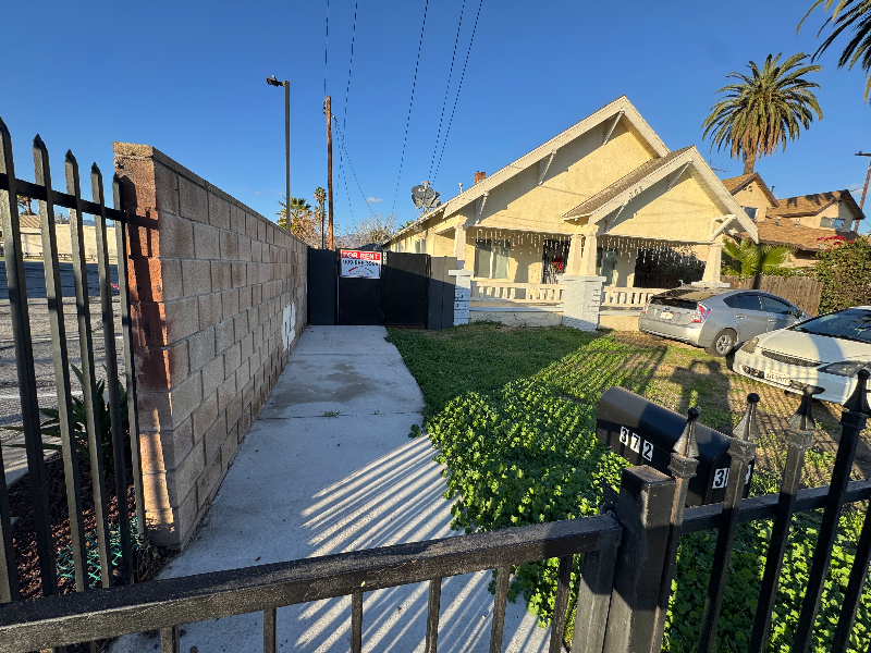 372 W 9th St - Photo 2 of 7