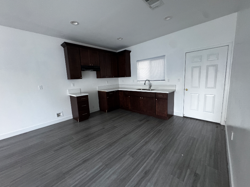 372 W 9th St - Photo 5 of 7