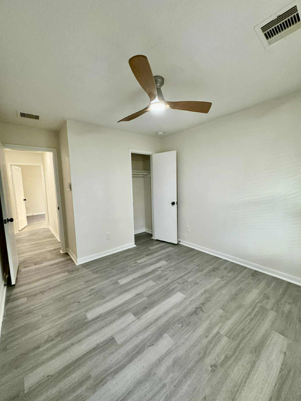 1010 Hummingbird Point Ln - Photo 5 of 8