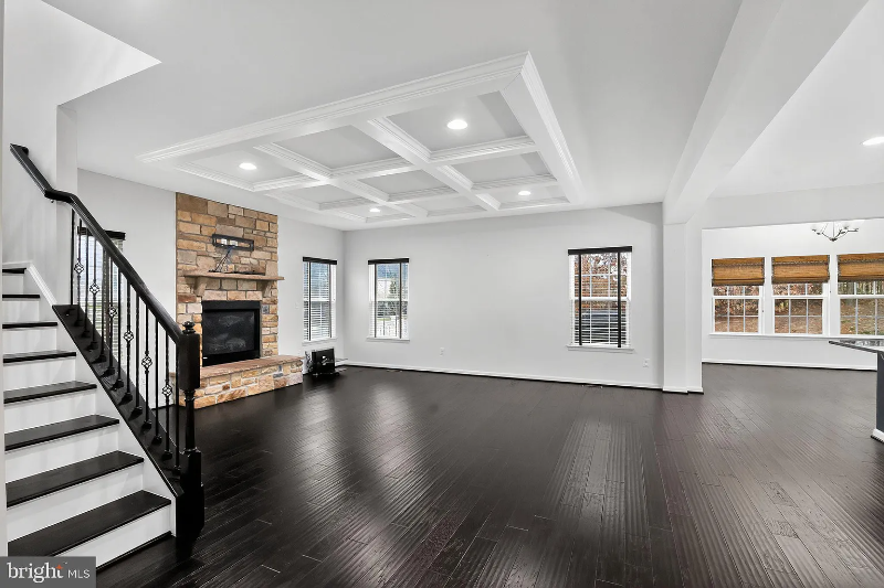 4401 Weejun Loop - Photo 2 of 10