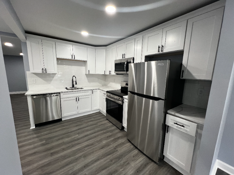 220 Locust Ln - Photo 4 of 17