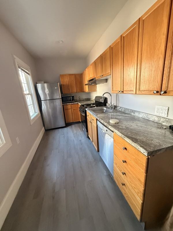 293 Point St - Photo 2 of 7