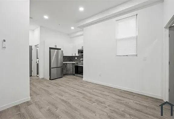 1237 N 60th St #10 - Photo 3 of 9