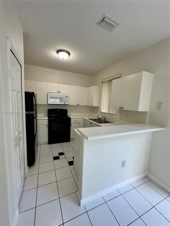 1529 Se 24th Ct #1529-233 - Photo 2 of 35
