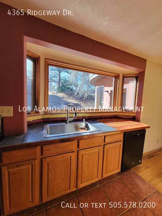 4365 Ridgeway Dr - Photo 2 of 35