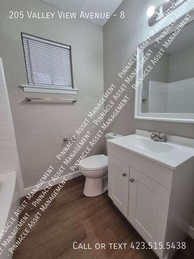 205 Valley View Ave #8 - Photo 4 of 20