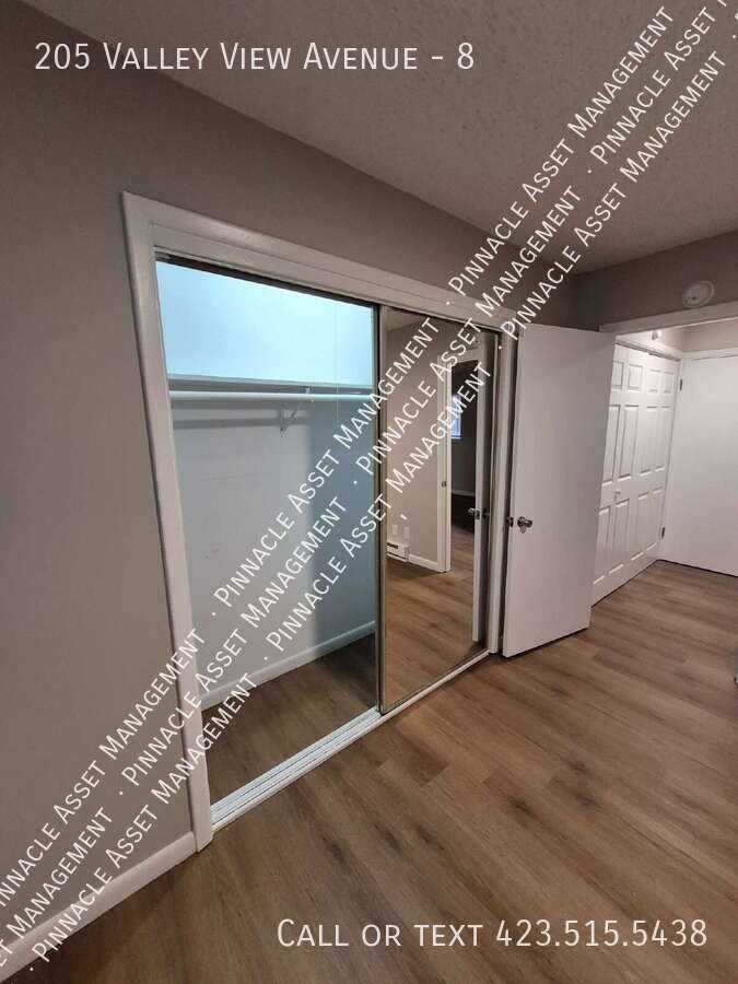 205 Valley View Ave #8 - Photo 5 of 20