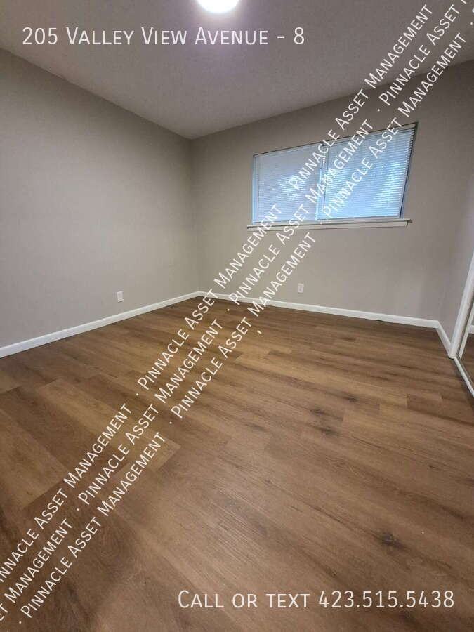 205 Valley View Ave #8 - Photo 7 of 20