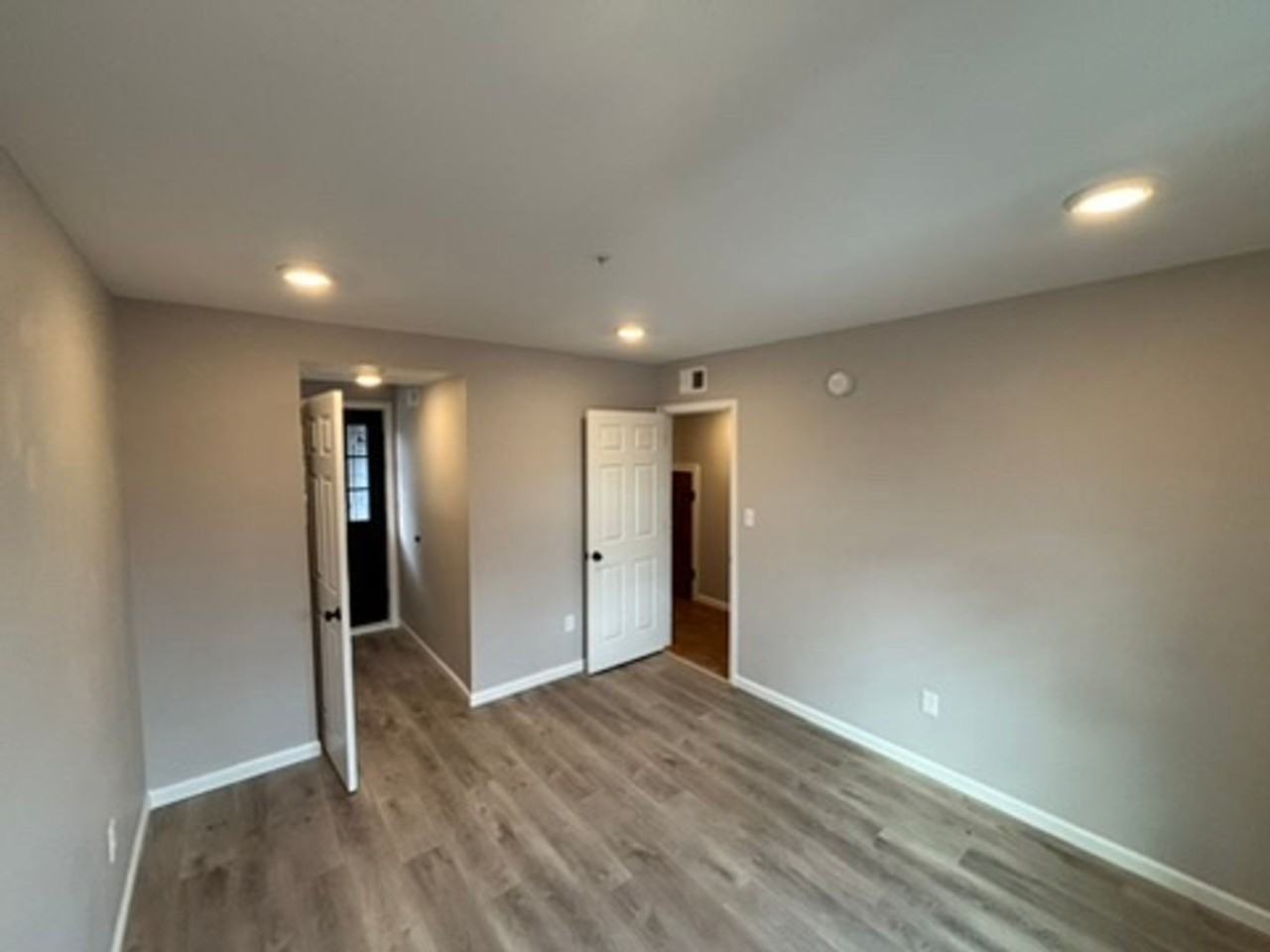 235 E Market St Rm 3 #6 - Photo 3 of 13