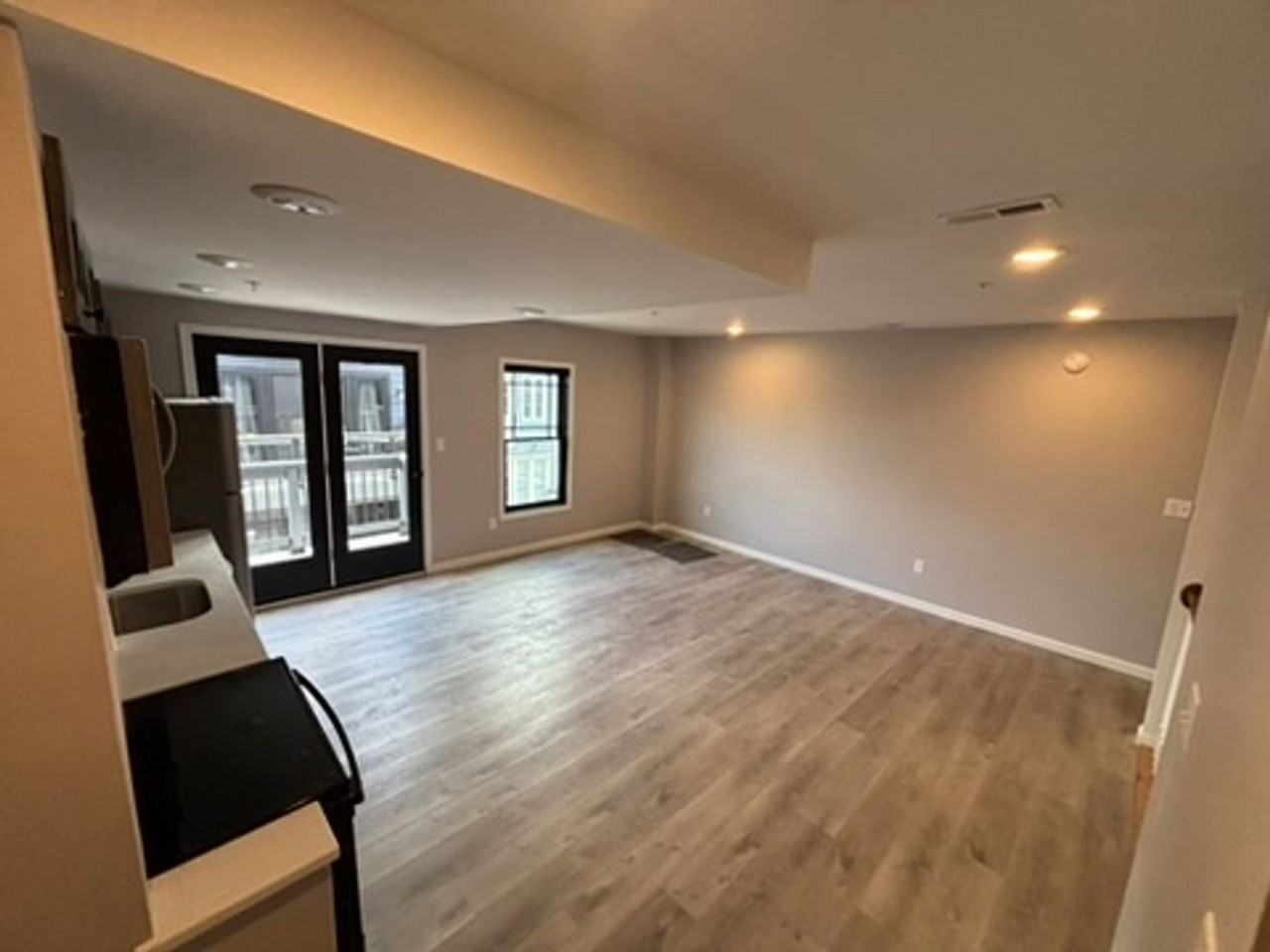 235 E Market St Rm 3 #6 - Photo 5 of 13