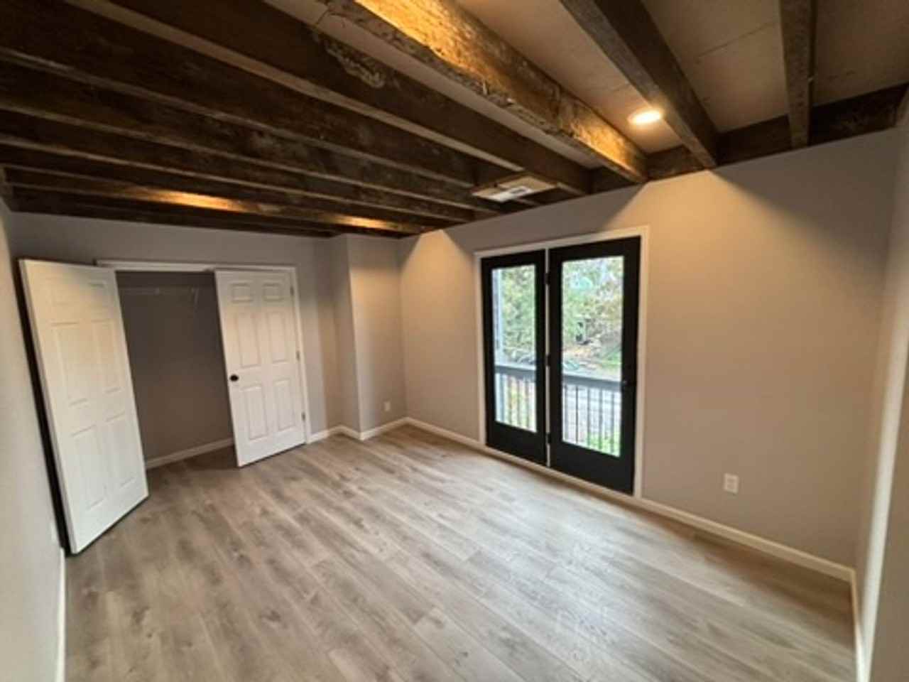 235 E Market St Rm 3 #6 - Photo 6 of 13