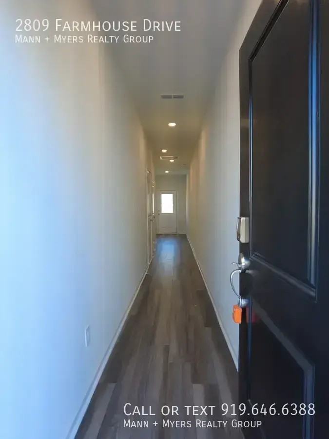 2809 Farmhouse Dr - Photo 4 of 38