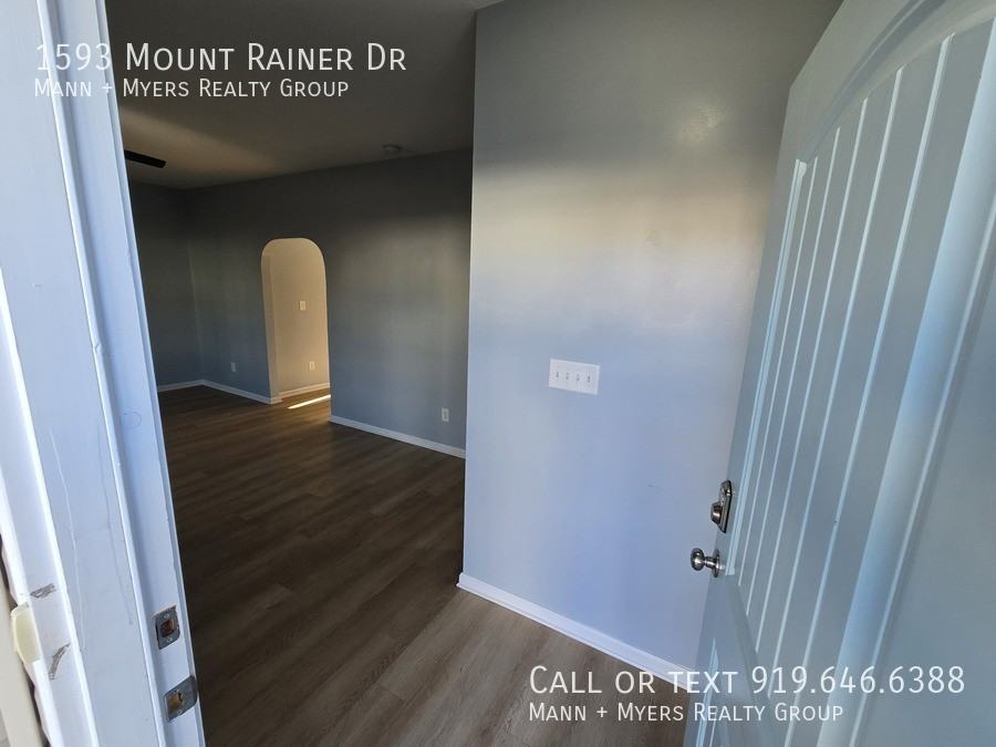 1593 Mount Rainer Dr - Photo 3 of 47