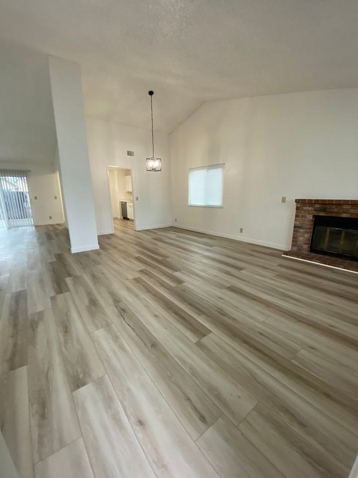 814 Emperor Dr - Photo 4 of 33