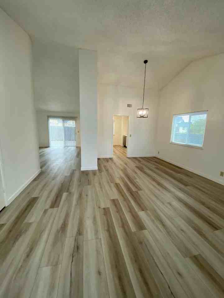 814 Emperor Dr - Photo 6 of 33