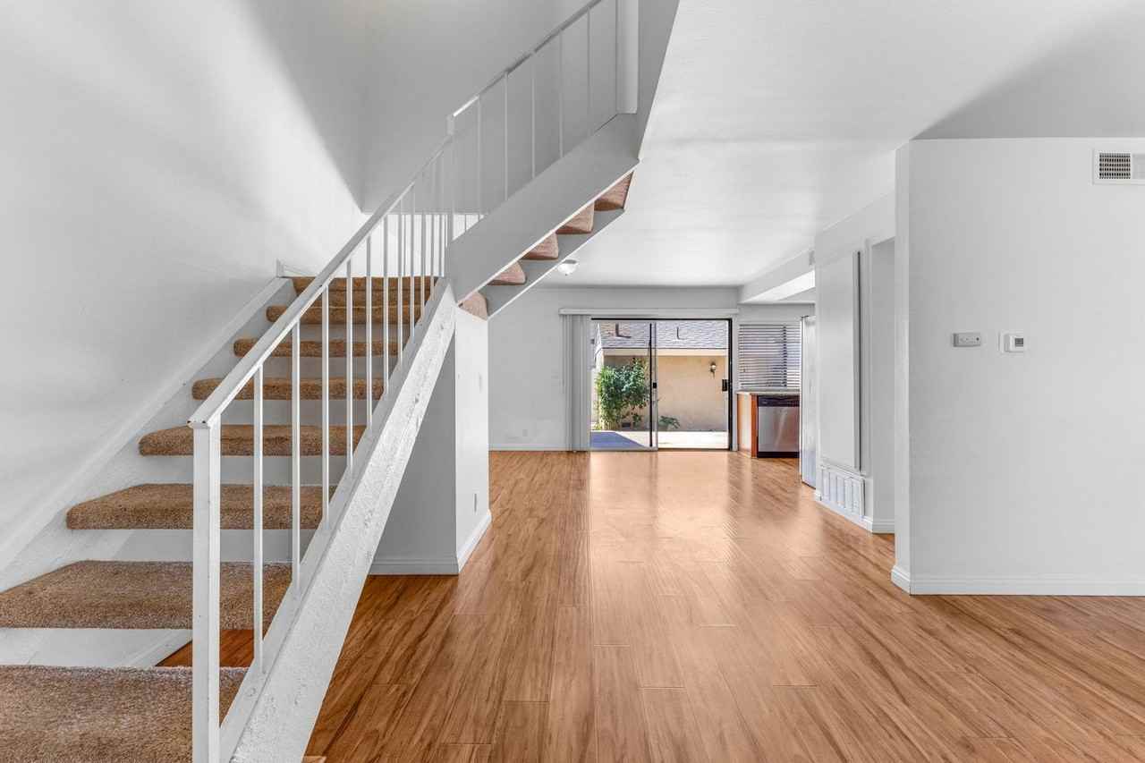 5 Locust - Photo 5 of 44