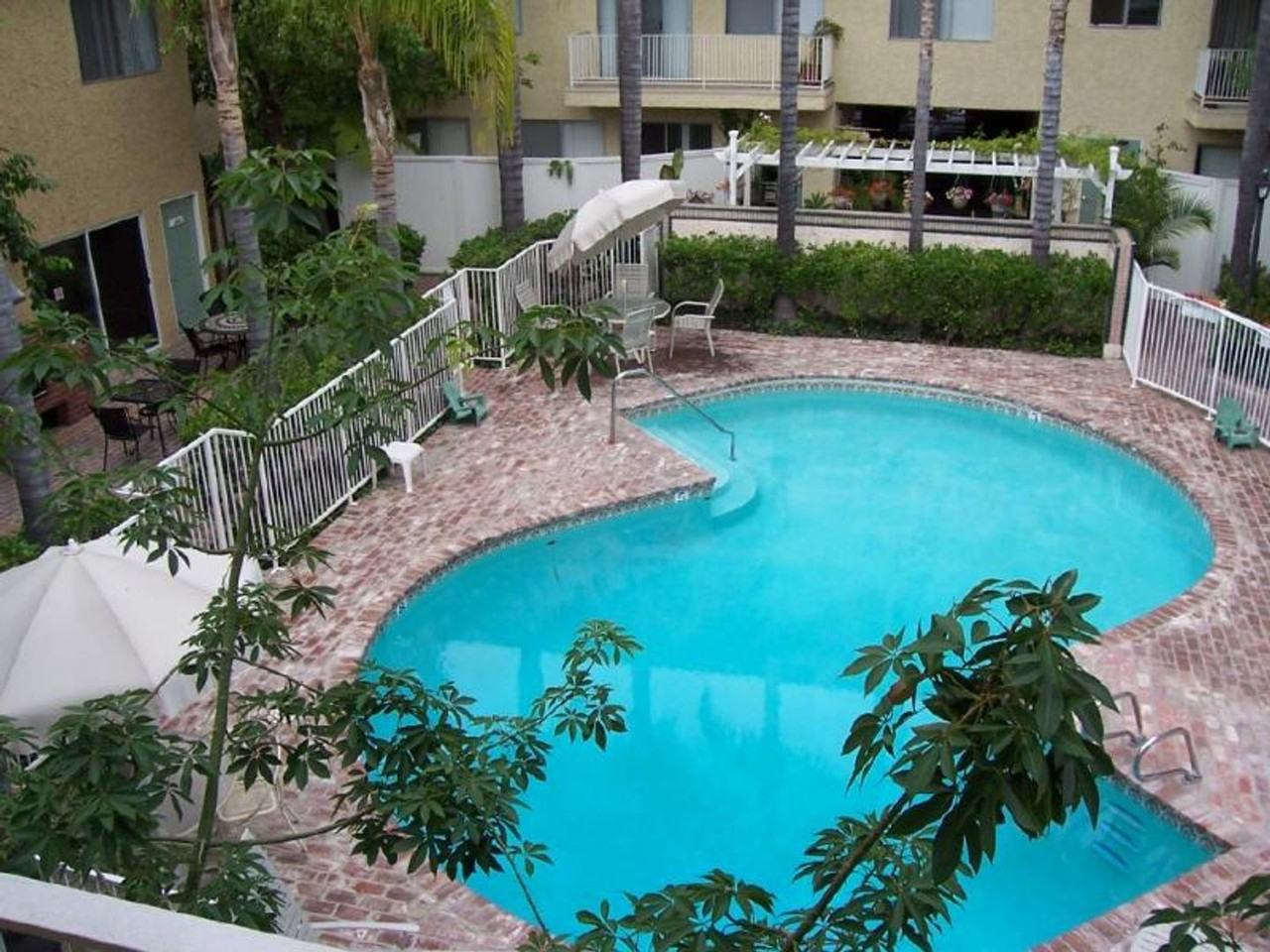 5434 Zelzah Ave - Photo 2 of 8