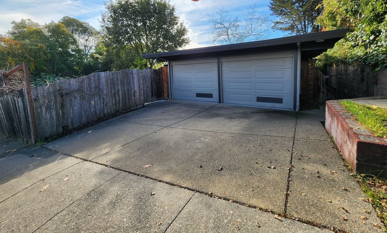 2015 Cummings Dr - Photo 2 of 25