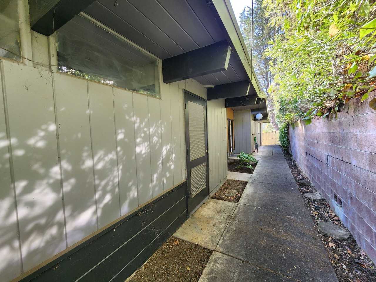 2015 Cummings Dr - Photo 4 of 25