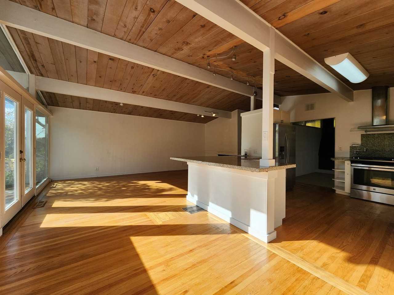 2015 Cummings Dr - Photo 5 of 25