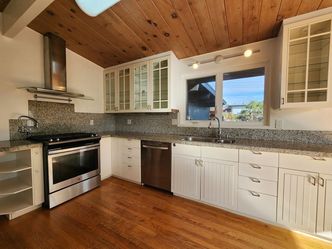 2015 Cummings Dr - Photo 6 of 25