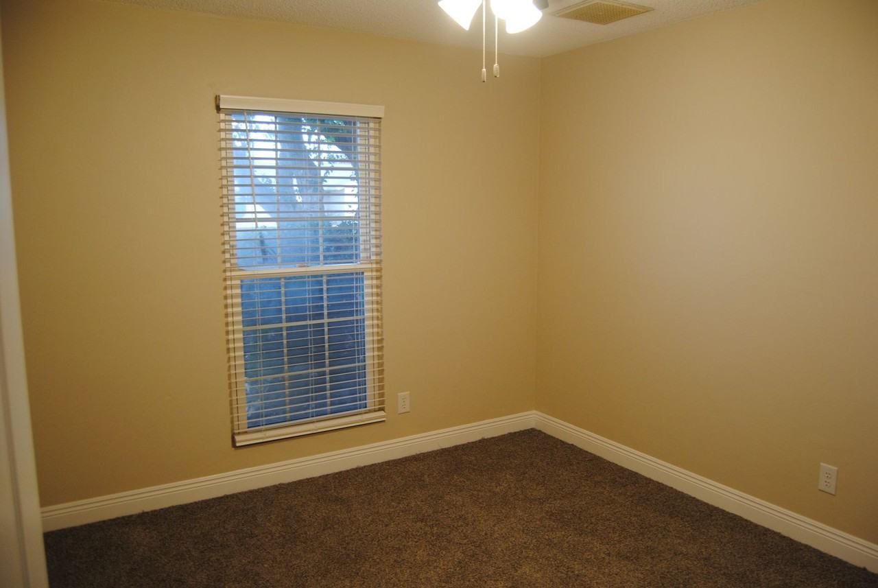 405 Plato Ct - Photo 6 of 10