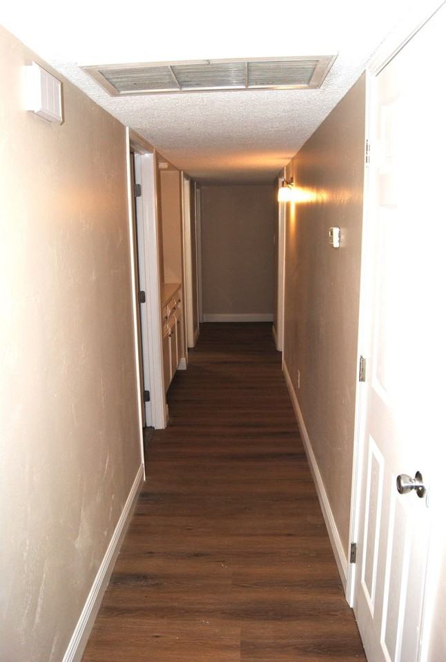 405 Plato Ct - Photo 7 of 10