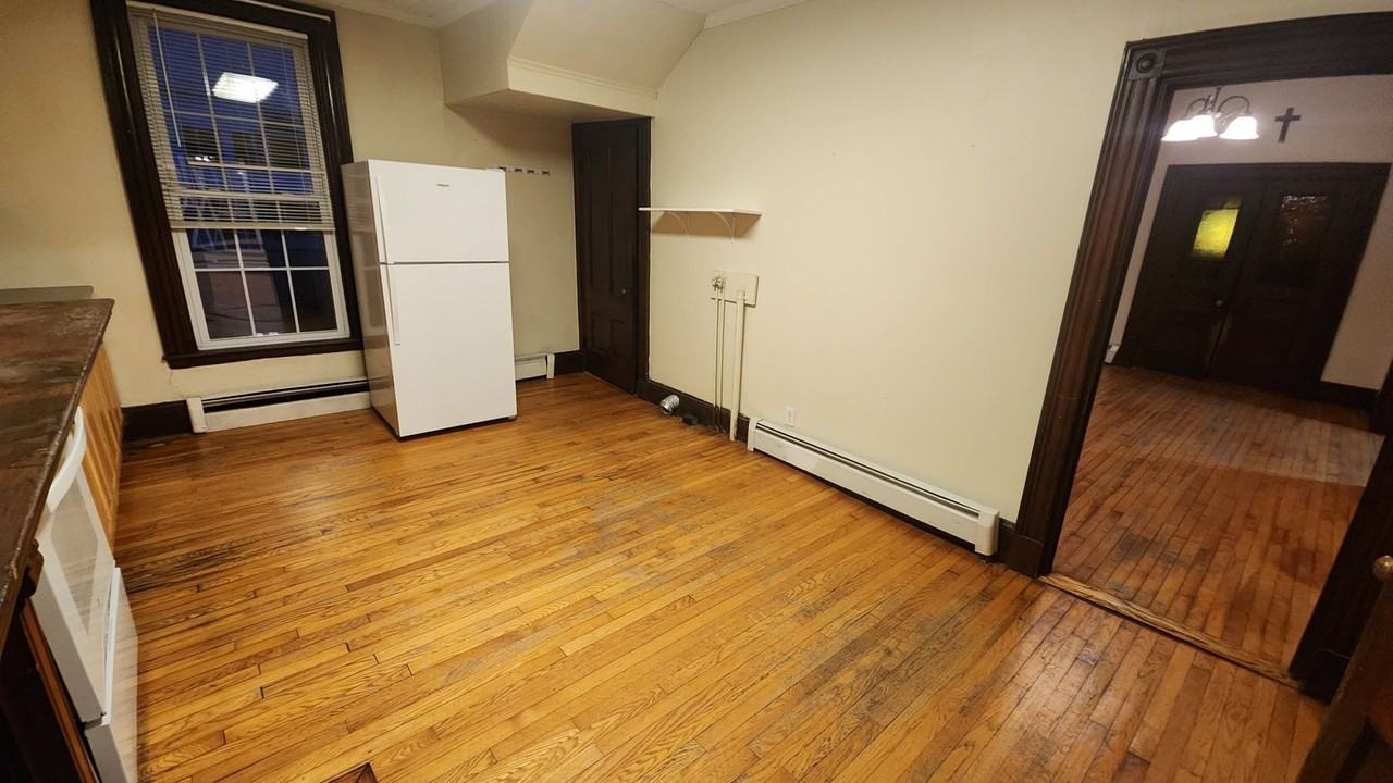 62 Spring St - Photo 3 of 11