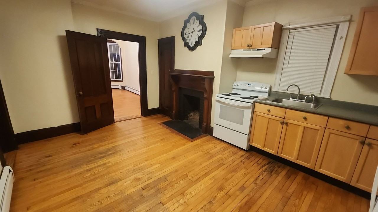 62 Spring St - Photo 4 of 11