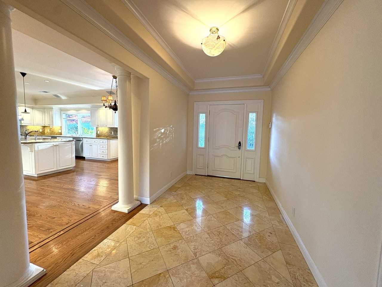 667 Oakwood Ct - Photo 3 of 36