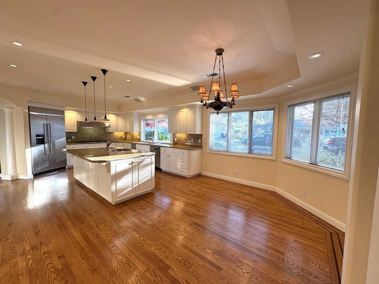 667 Oakwood Ct - Photo 5 of 36