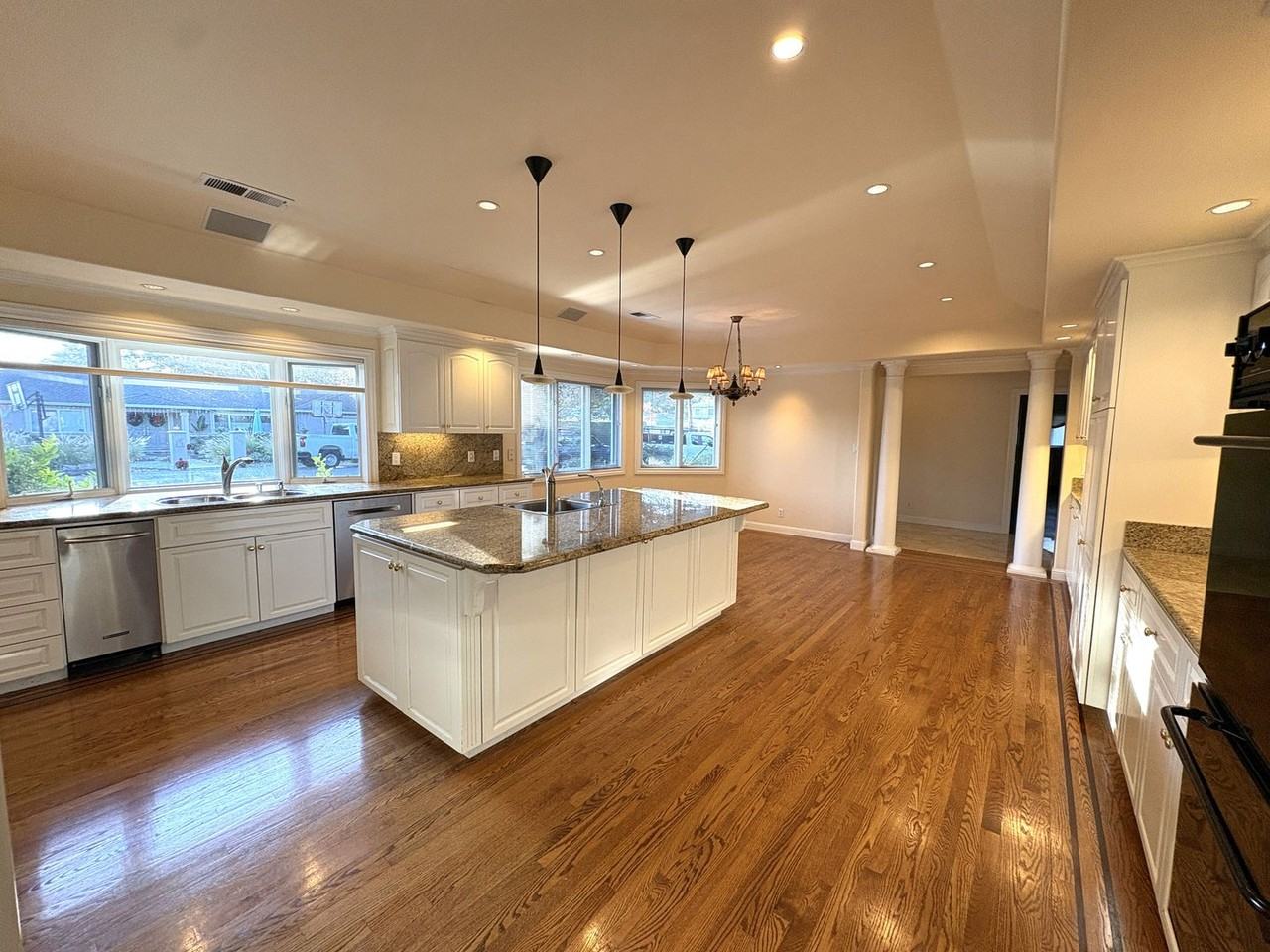 667 Oakwood Ct - Photo 7 of 36