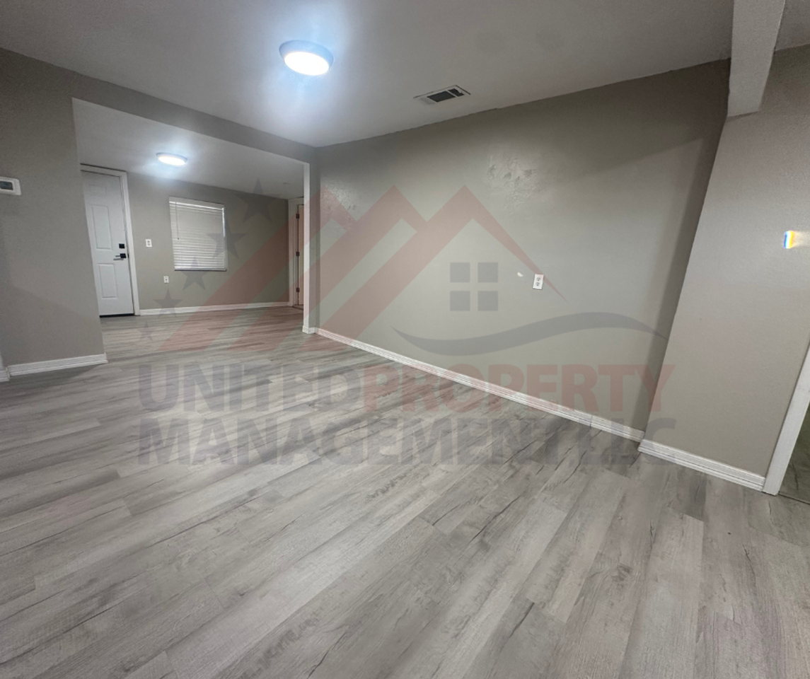 2512 Arkansas St - Photo 3 of 15