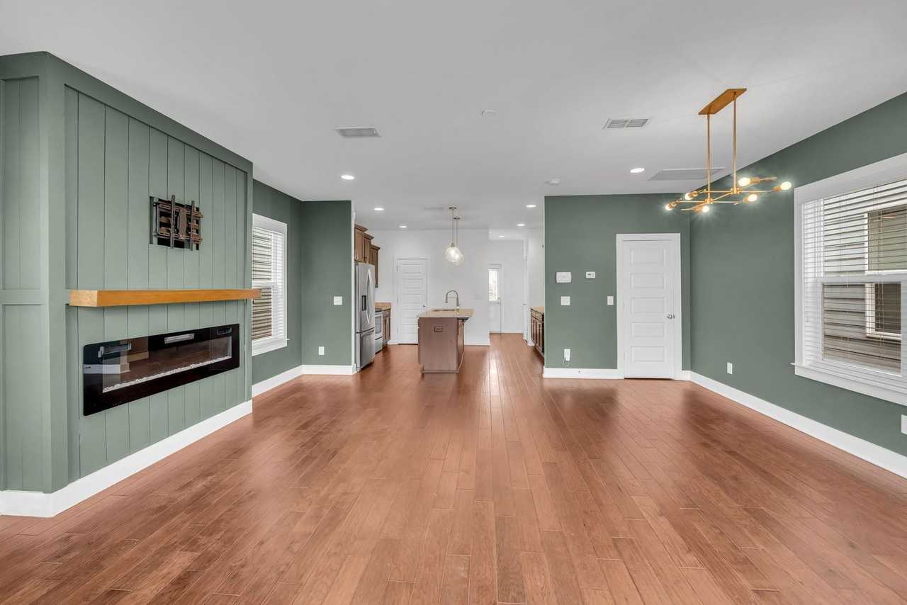 720 Cottage Park Dr - Photo 4 of 37